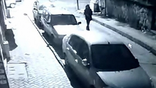 4 İş Yerinin Camını Kıran Şüpheli Önce Kameralara Ardından Polise Yakalandı