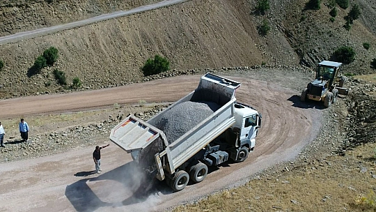 Elazığ İl Özel İdaresi Palu İlçesi Örgülü Köyünde 1. Kat Asfalt Kaplama Çalışmasını Tamamladı
