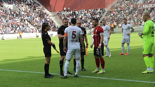 Yeni evde ilk hüzün!