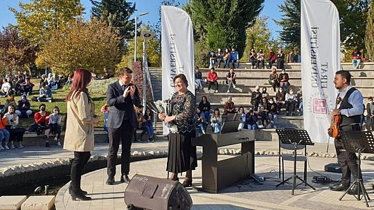 Fırat Üniversitesi Kampüsünden Piyano Sesleri Yükseldi