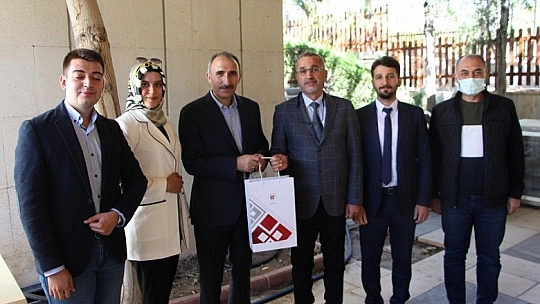 Fırat Üniversitesi Rektörü Prof. Dr. Göktaş, TEKNOFEST'te Başarı Sağlayan Takımları Ağırladı