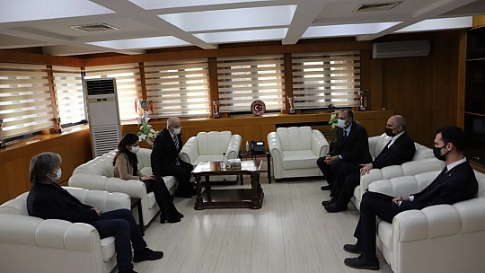 Rektör Prof. Dr. Göktaş, Emekliliğe En Yakın ve Mesleğe En Yeni Başlayan Akademisyenlerin Öğretmenler Gününü Kutladı