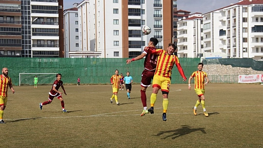 Gençler yine sınıfta kaldı!