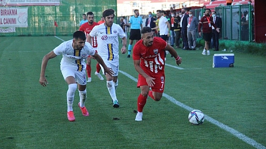 Karakoçlar evinde kral!