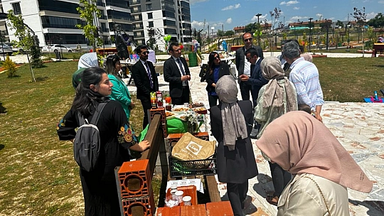 Elazığ'da Atık Malzemelerden Sergi Yaptılar
