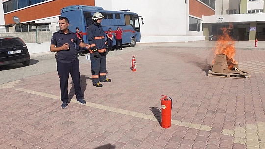 F.Ü. Hastanesinde Yangın Eğitimi ve Uygulamalı Tatbikat Çalışması Yapıldı