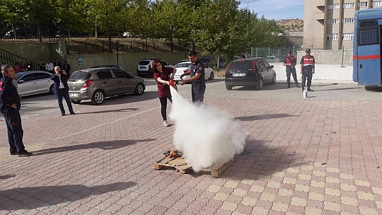 F.Ü. Hastanesinde Yangın Eğitimi ve Uygulamalı Tatbikat Çalışması Yapıldı