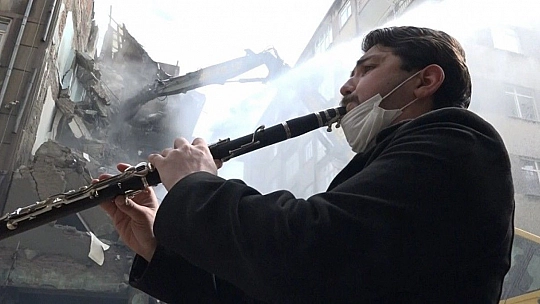 Elazığlı esnaf, yıkıma klarnetle eşlik etti