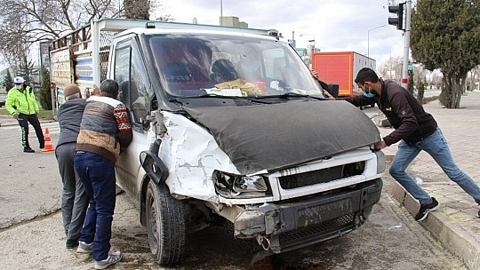 Elazığ'da trafik kazası, çok sayıda yaralı var