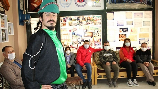 Down sendromlu iki arkadaşa doğum günü sürprizi