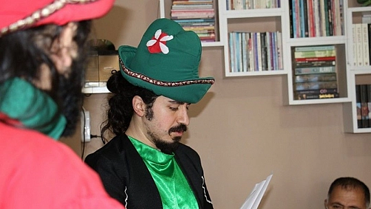 Down sendromlu iki arkadaşa doğum günü sürprizi