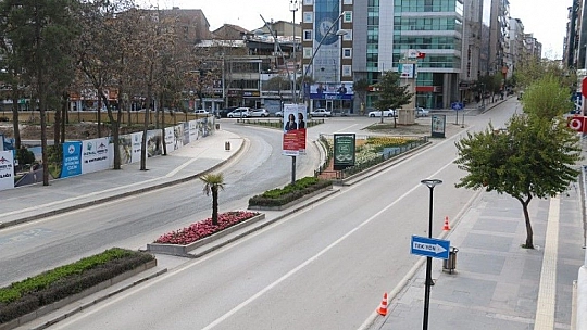 Elazığ'da kısıtlamada herkes evde, onlar görevde