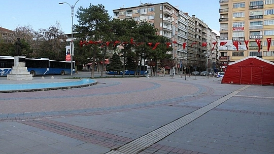Elazığ'da kısıtlamada herkes evde, onlar görevde