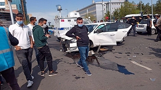 Otomobil, dönüşü yasak olan yola girdi: 5'i ağır 7 yaralı