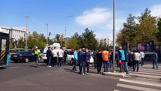 Otomobil, dönüşü yasak olan yola girdi: 5'i ağır 7 yaralı