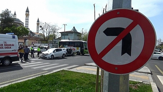 Otomobil, dönüşü yasak olan yola girdi: 5'i ağır 7 yaralı