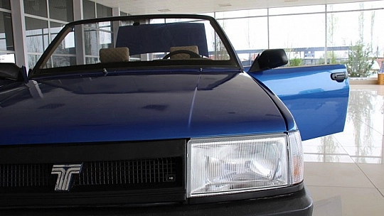 Hurda otomobil, üstü açık lüks otomobile döndü