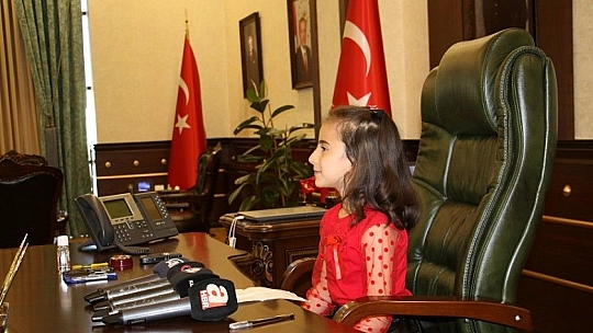 Minik Beyza, Vali Oldu!