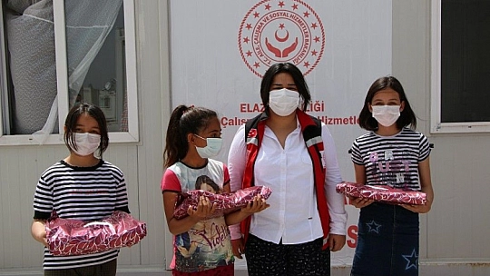 Elazığ'da resim, şiir ve kompozisyon yarışmasında dereceye girenlere ödülleri verildi