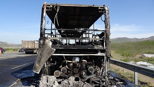 46 yolcusu bulunan otobüste faciaya ramak kaldı