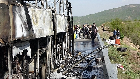 46 yolcusu bulunan otobüste faciaya ramak kaldı