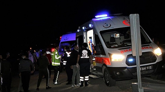 Elazığ'da çarpışan araçlar şarampole yuvarlandı: 2'si ağır 5 yaralı