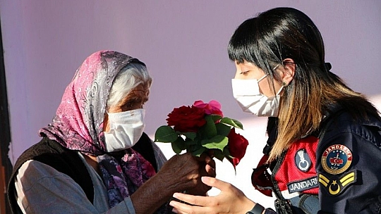 Mutluluğun fotoğrafı, jandarma hem duygulandı, hem duygulandırdı