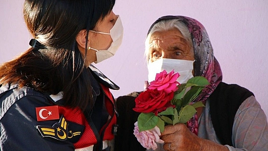 Mutluluğun fotoğrafı, jandarma hem duygulandı, hem duygulandırdı