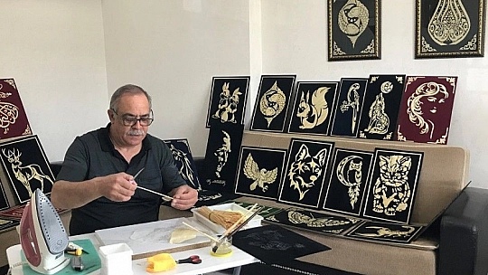 Görenler, ekin sapı olduğuna inanamıyor, sapı sanata dönüştürüyor