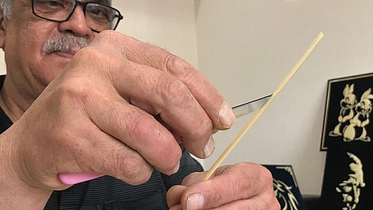 Görenler, ekin sapı olduğuna inanamıyor, sapı sanata dönüştürüyor