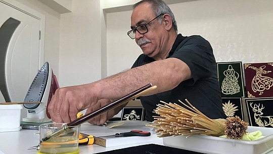 Görenler, ekin sapı olduğuna inanamıyor, sapı sanata dönüştürüyor