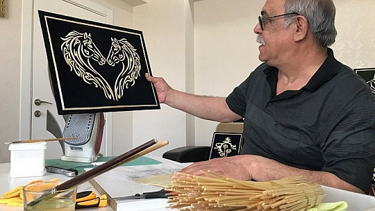 Görenler, ekin sapı olduğuna inanamıyor, sapı sanata dönüştürüyor