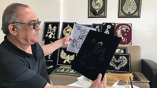 Görenler, ekin sapı olduğuna inanamıyor, sapı sanata dönüştürüyor