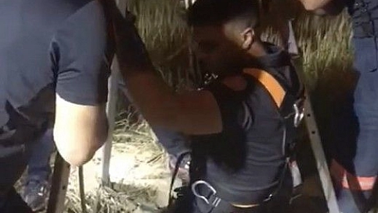 Elazığ'da 20 metrelik kuyuya düşen koyun kurtarıldı