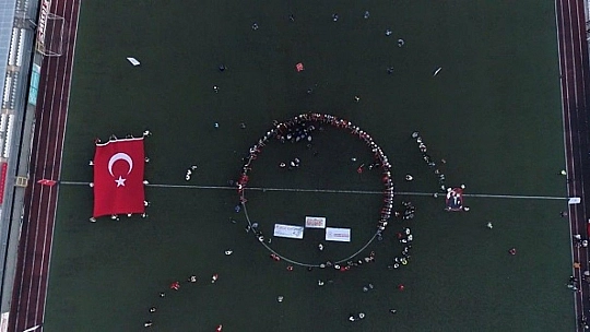 Elazığ'da gençlerden 'Meşaleli Ay Yıldızlı' 19 Mayıs kutlaması