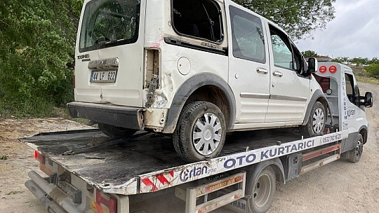Elazığ'da hafif ticari araç şarampole uçtu: 3 yaralı