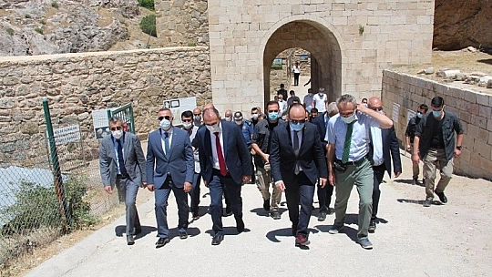 Harput'ta kazı sezonunu Vali Erkaya Yırık başlattı