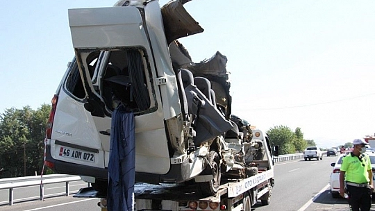3 Kişinin hayatını kaybettiği kazada kahreden detay