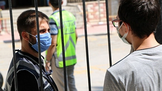 Sınava 1 dakika geç kaldı, bir yılı gitti