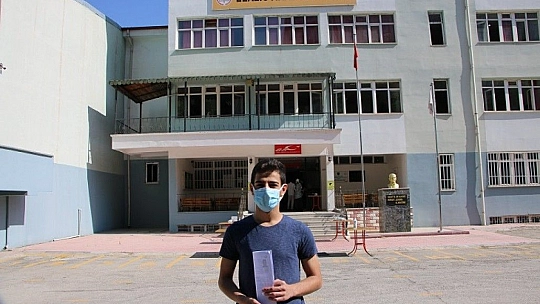Sınava 1 dakika geç kaldı, bir yılı gitti