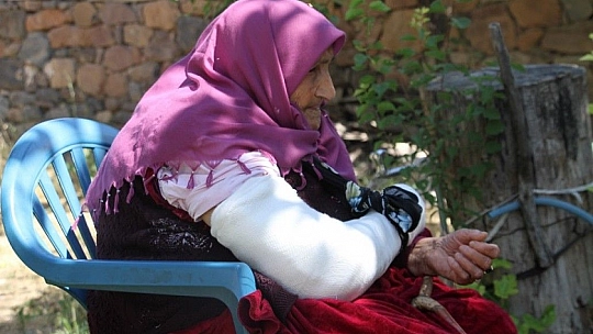Elif nine, depremde düştü kolunu kırdı