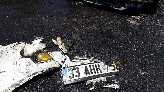 Seyir halindeki otomobil alev aldı, geriye külü kaldı