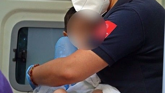Anne evi terk etti, babanın bakmakta zorlandığı 4 küçük çocuk evde kendinden geçmiş halde bulundu