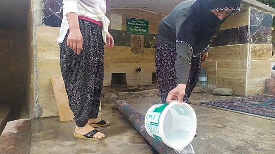 703 yıllık çeşmede bayram öncesi halı yıkama geleneği