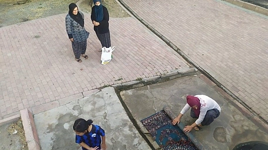 703 yıllık çeşmede bayram öncesi halı yıkama geleneği