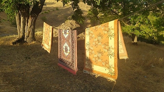 703 yıllık çeşmede bayram öncesi halı yıkama geleneği
