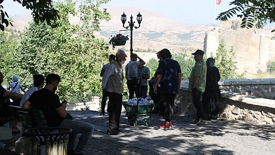 Bayram tatilinde vatandaşlar Harput'a akın etti