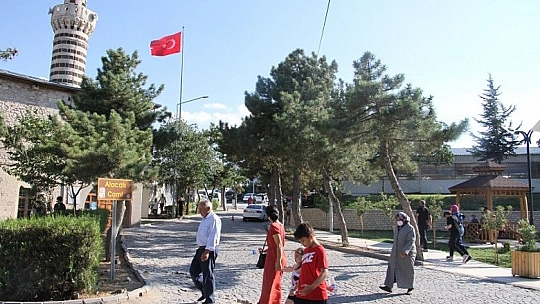 Bayram tatilinde vatandaşlar Harput'a akın etti