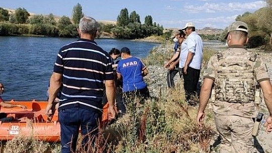 Çayda mahsur kalan iki çocuğun imdadına AFAD ve jandarma yetişti