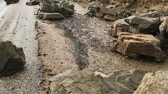 Elazığ'da sel nedeniyle heyelan meydana geldi, yollarda çökmeler oluştu